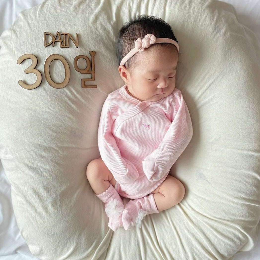 Baby girl mini bow headband in pink