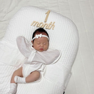 Baby girl mini bow headband in white