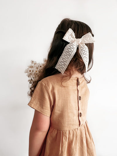 Girls longtail lace bow hairclip in beige