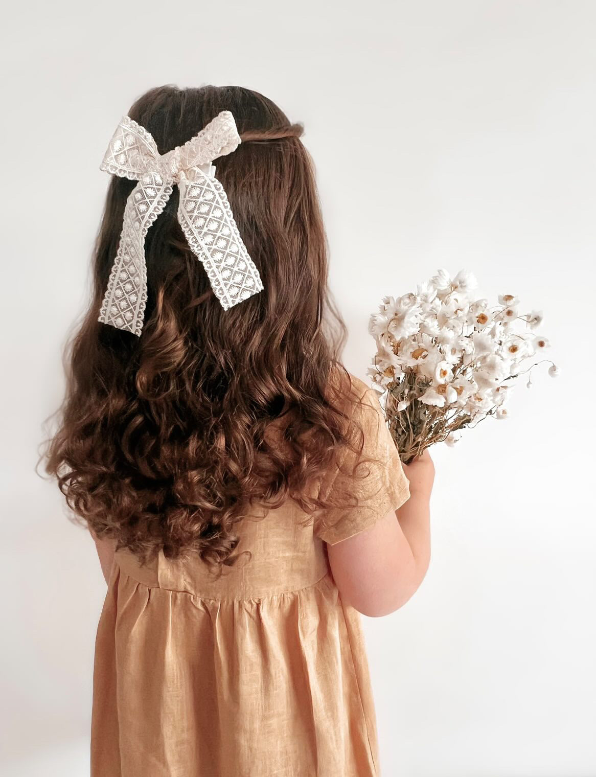 Girls longtail lace bow hairclip in beige